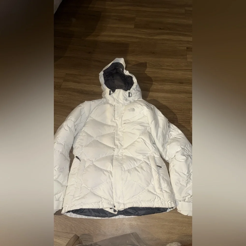 The North Face Snowy White Quilted Jacket - Picture 2 of 3